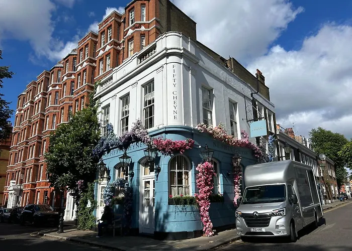 Chelsea Flat, Convenient And Quiet