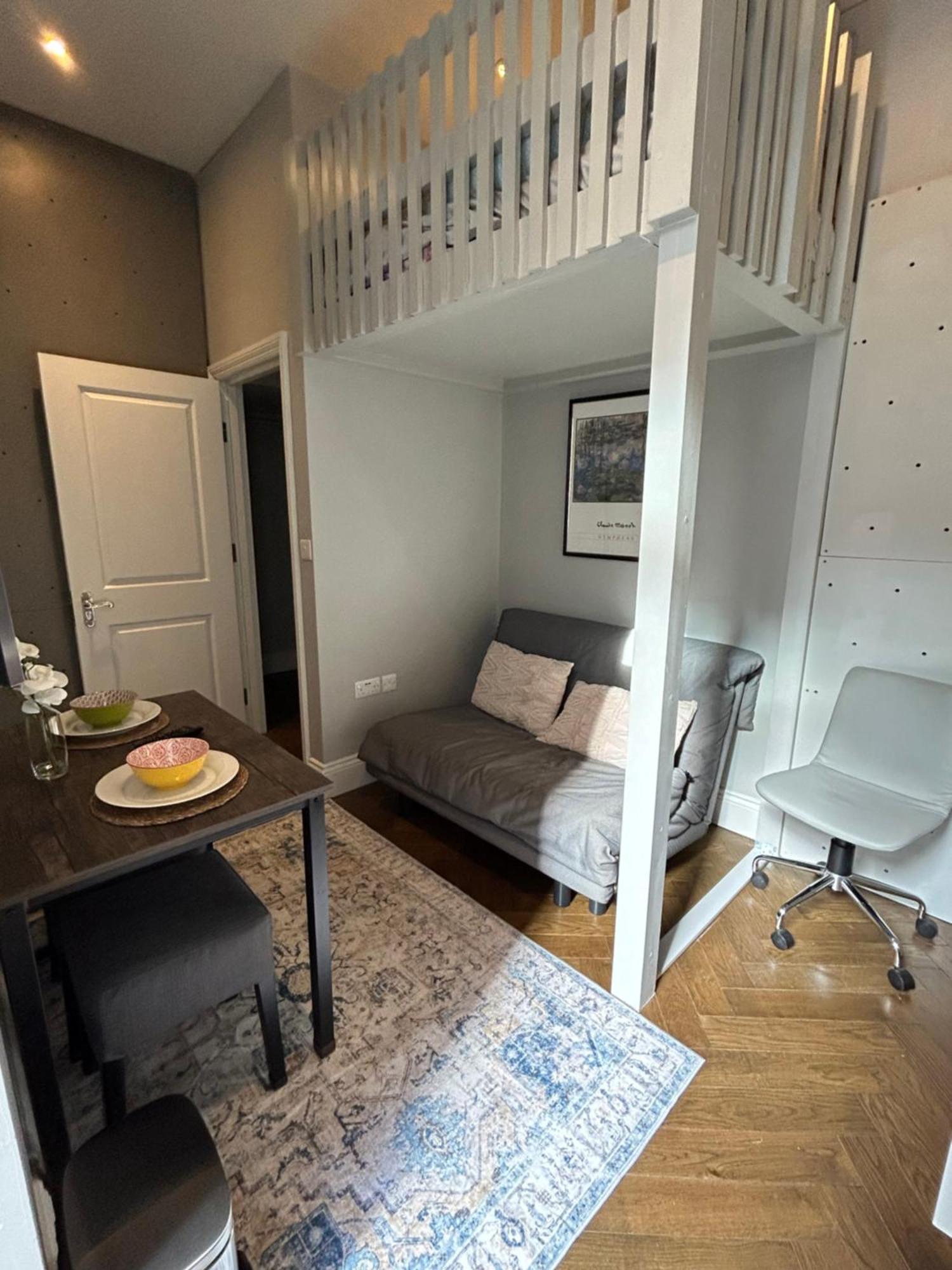 Chelsea Flat, Convenient And Quiet *